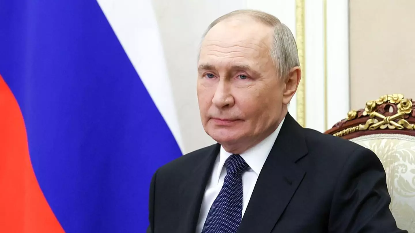 Vladimir Putin's former adviser says there's only one way to stop him