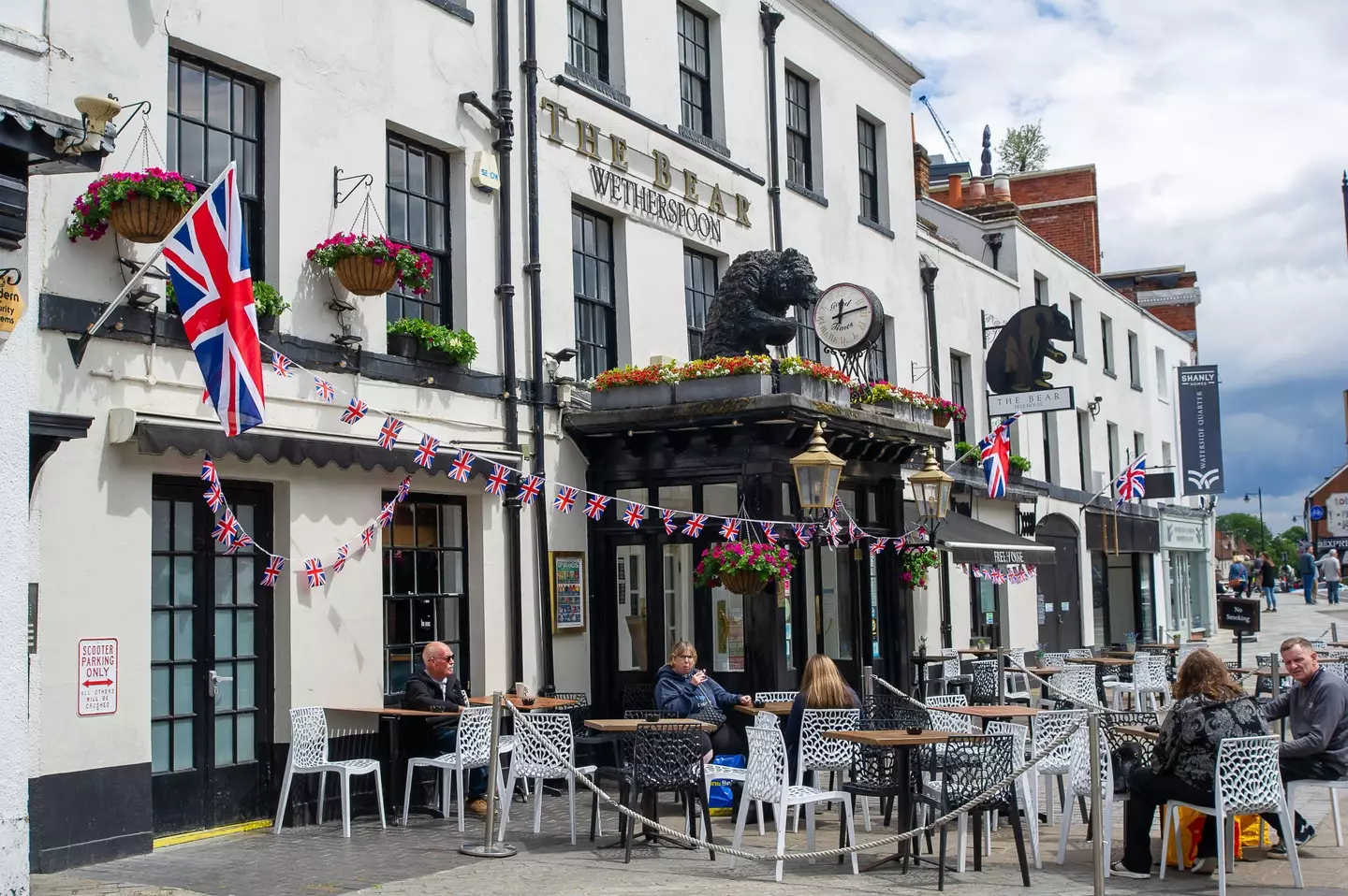 Wetherspoon pubs are selling 28 drinks for just £1.99 each in a huge summer deal.