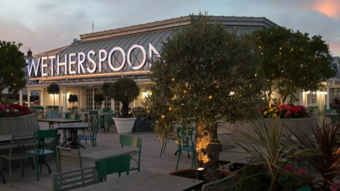 Man spends 17 hours in world's biggest Wetherspoons and is left stunned by the final bill