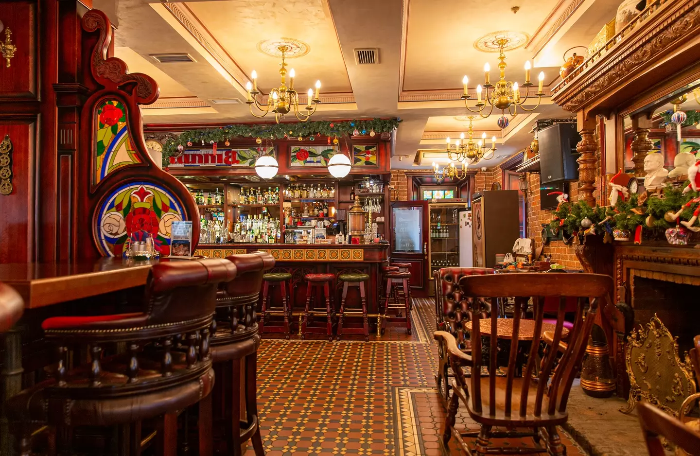 We're talking about the sort of glasses you'd find in this sort of establishment (Getty Stock Image)