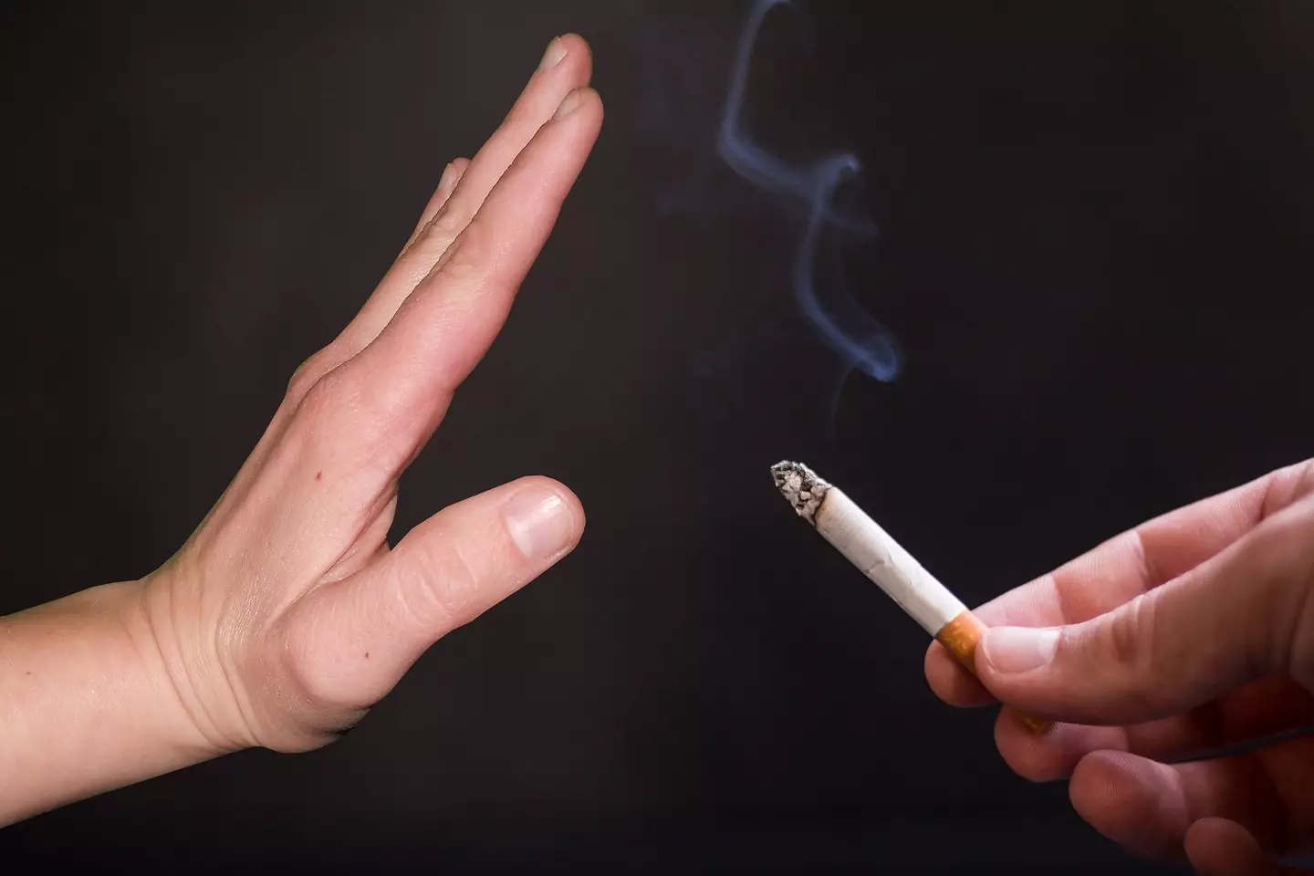 Former smokers can join online groups for support.