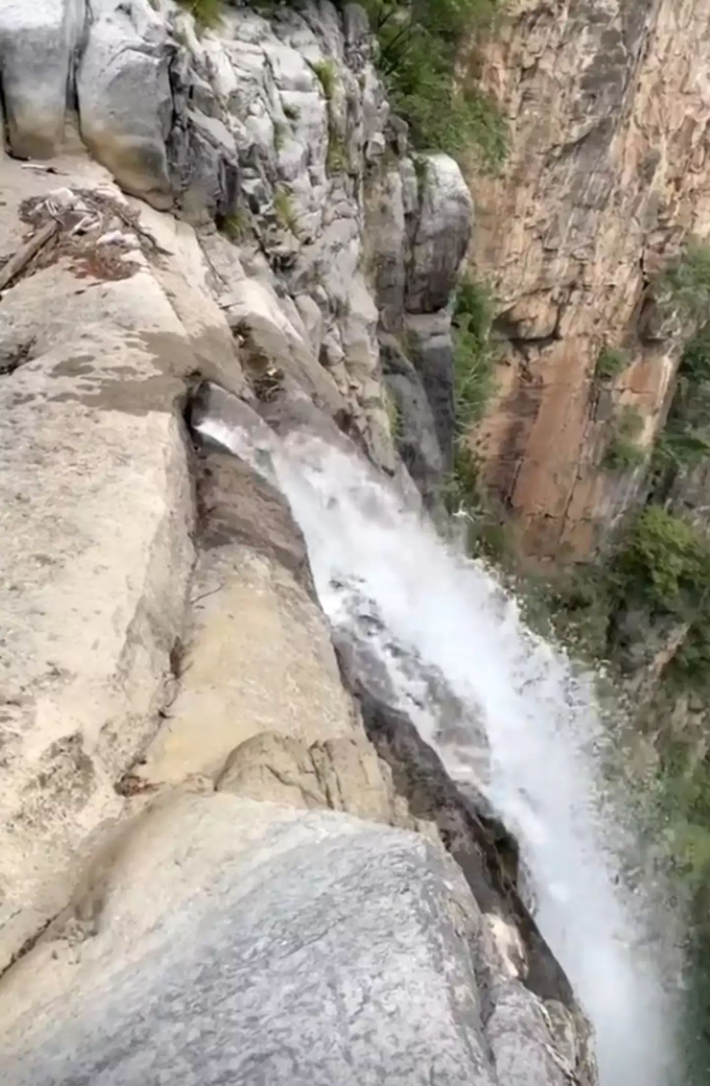 Turns out there's a pipe. (Douyin)