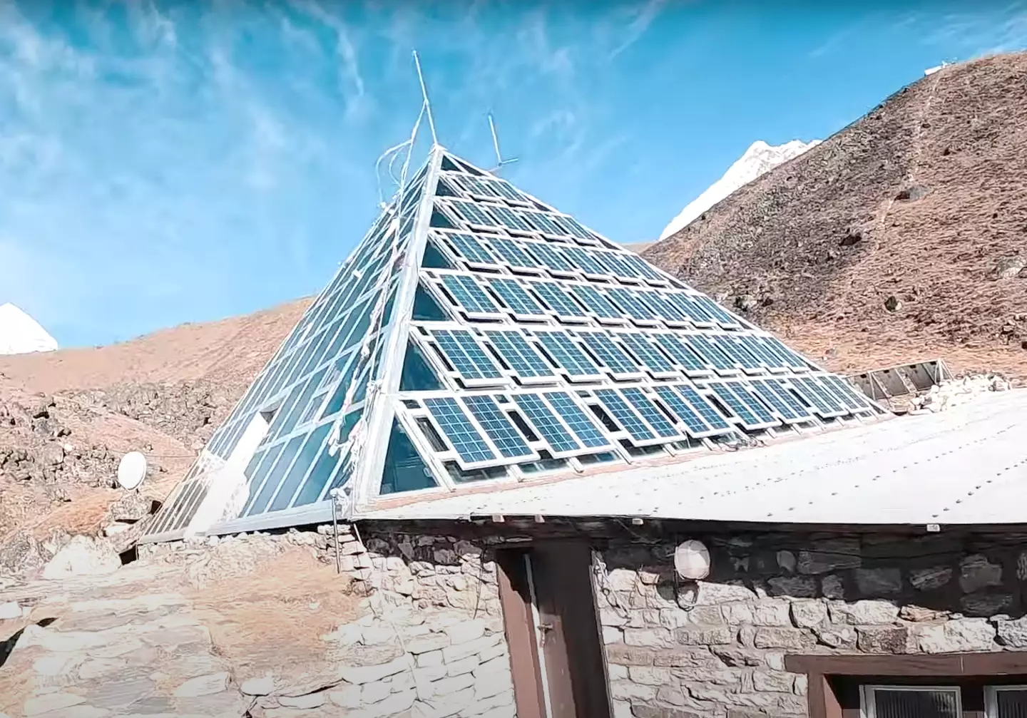 16,000ft up Mount Everest lies the world's scariest lab that's very close to being abandoned.