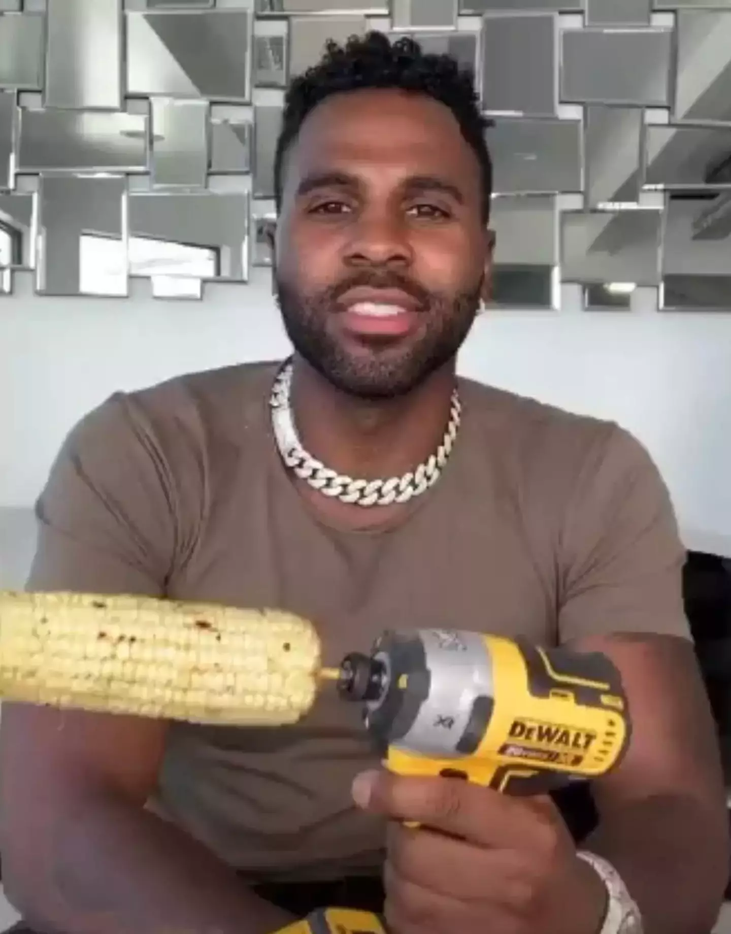 Jason Derulo knocked out his teeth eating corn with drill in bizarre TikTok video 1 Jason Derulo bizarrely decided to eat a piece of corn with a drill (TikTok/@jasonderulo)