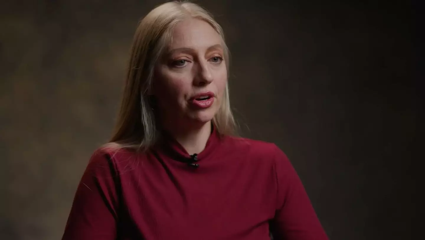 Naomi Swartzentruber escaped from her Amish childhood in Michigan for life in Las Vegas (LADbible Stories)