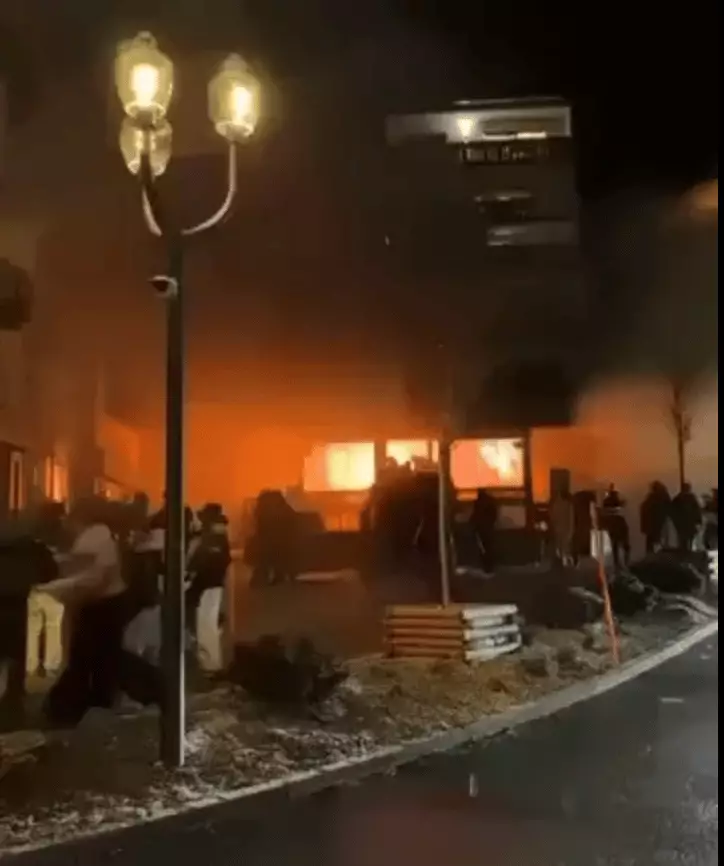 One heroic witness ran into the venue to help save those who were trapped (X)