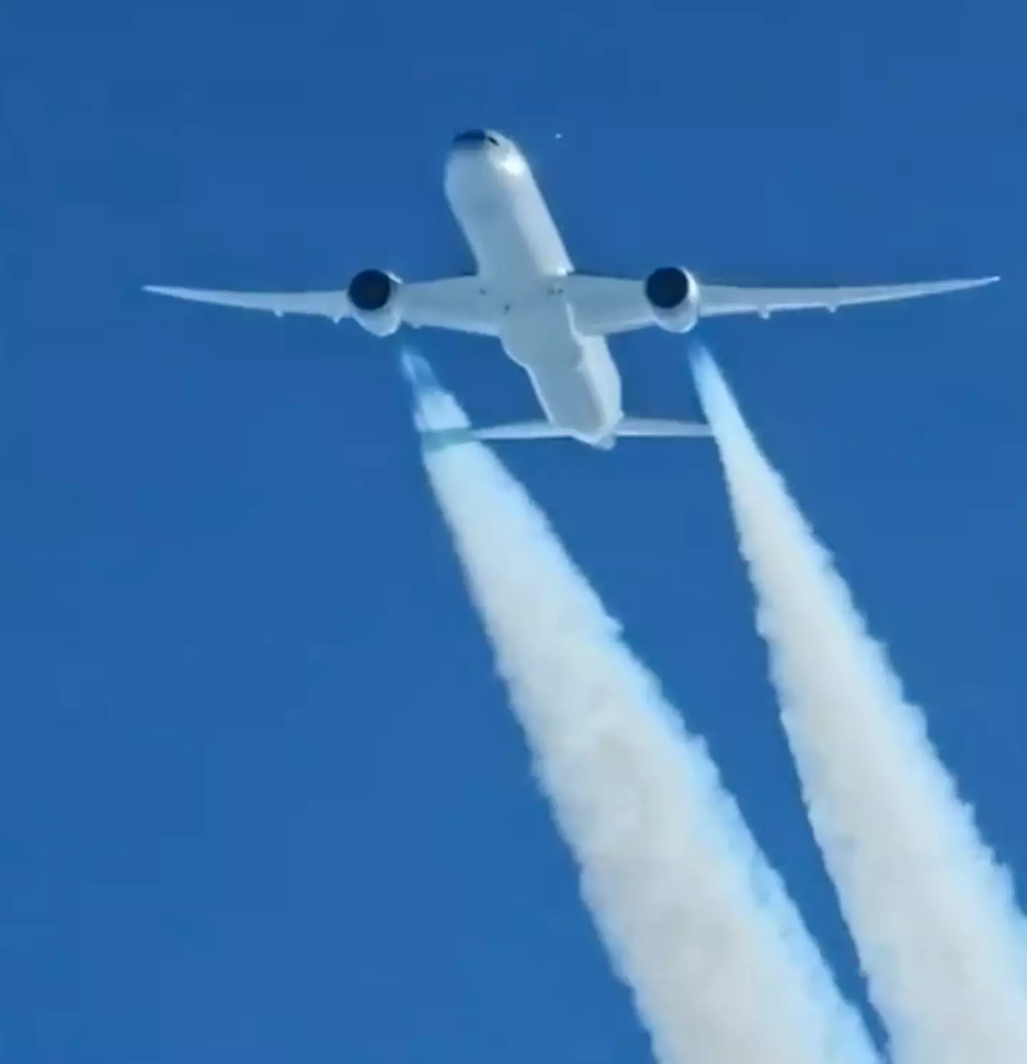 A video shows how fast planes really travel.