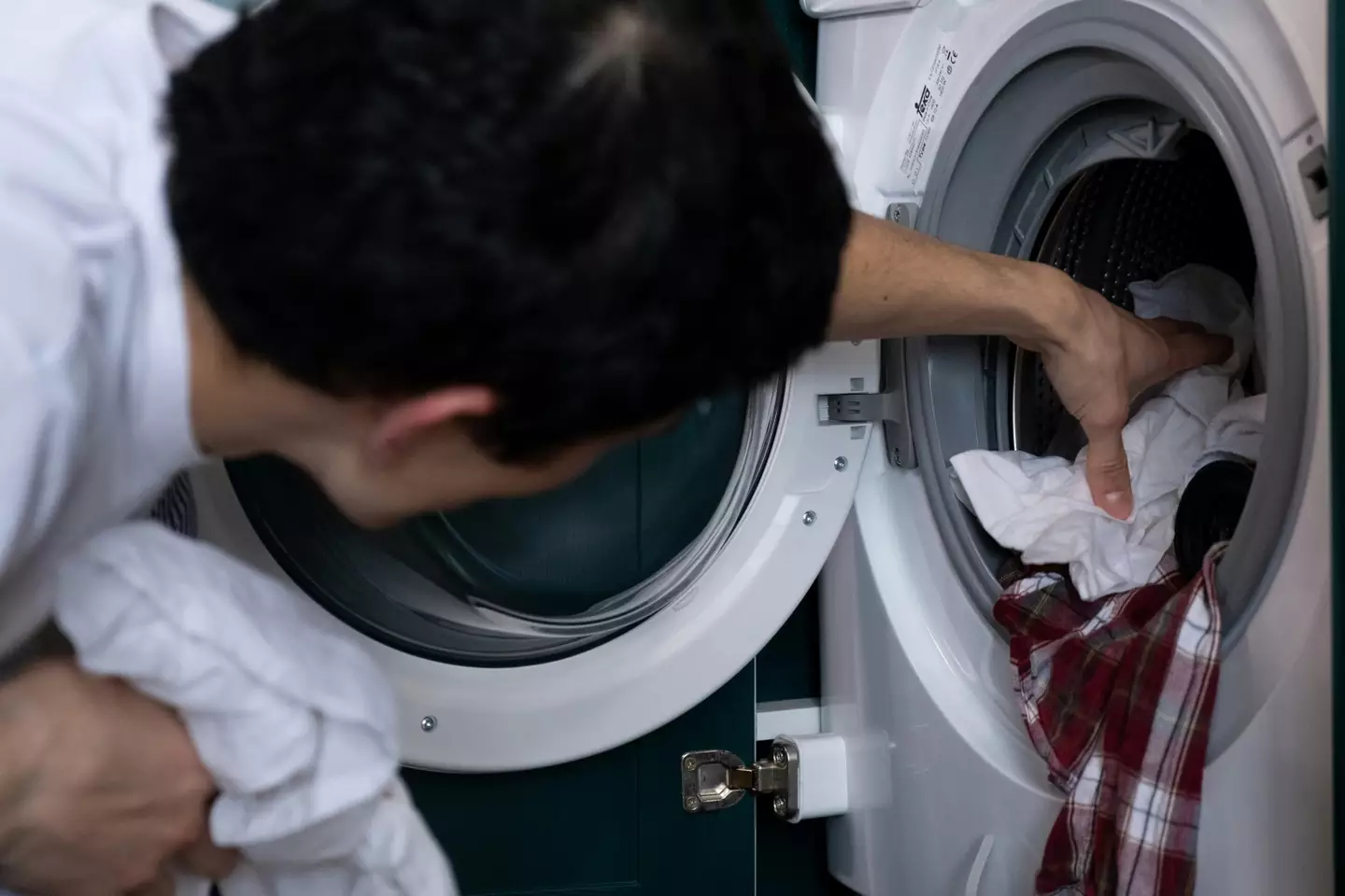 Brits may be washing their clothes incorrectly.