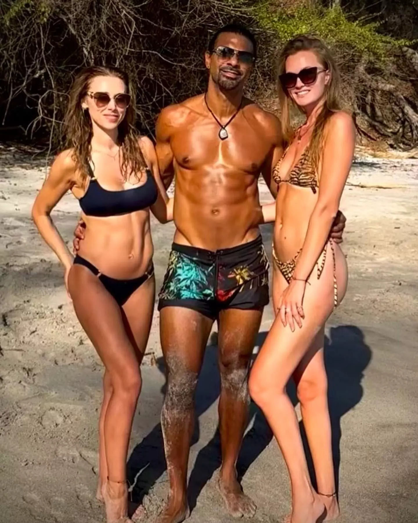David Haye has wished Una Healy and Sian Osborne Happy Valentine's Day and fans believe this has all but confirmed the throuple rumours.