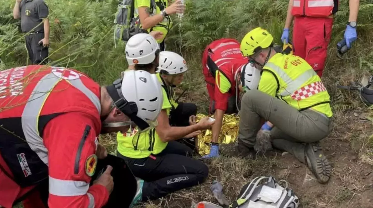 The 89-year-old was found alive after falling and breaking her ribs (Vigili del Fuoco/X)