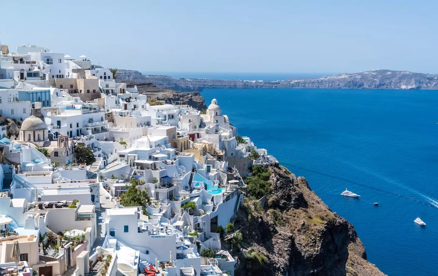 A popular tourist hotspot is under threat from a ‘ticking time bomb’ shipwreck near the coast.