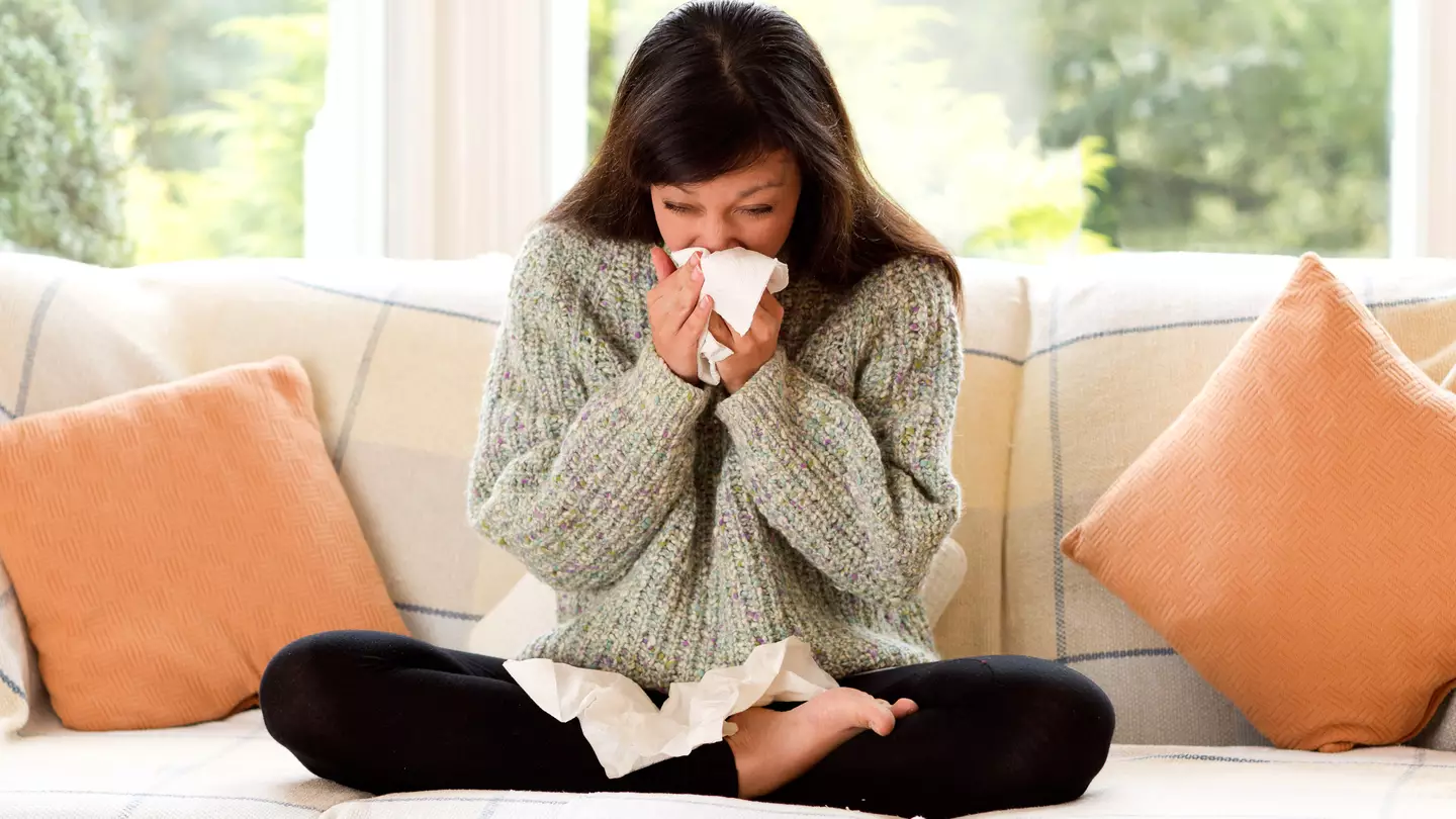 Expert Explains How You Can Tell Difference Between Cold And Omicron Symptoms