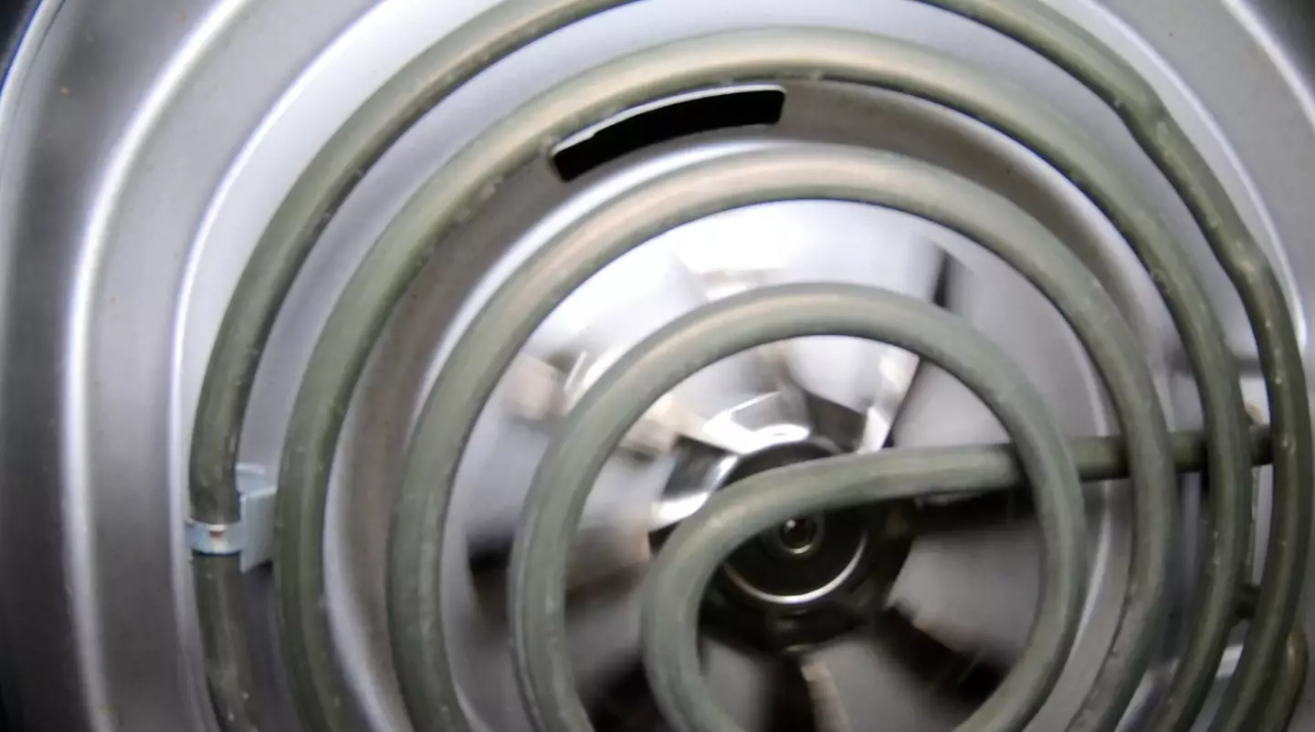 Seeing the inside of an air fryer is slightly odd (YouTube/Casual Cooking)