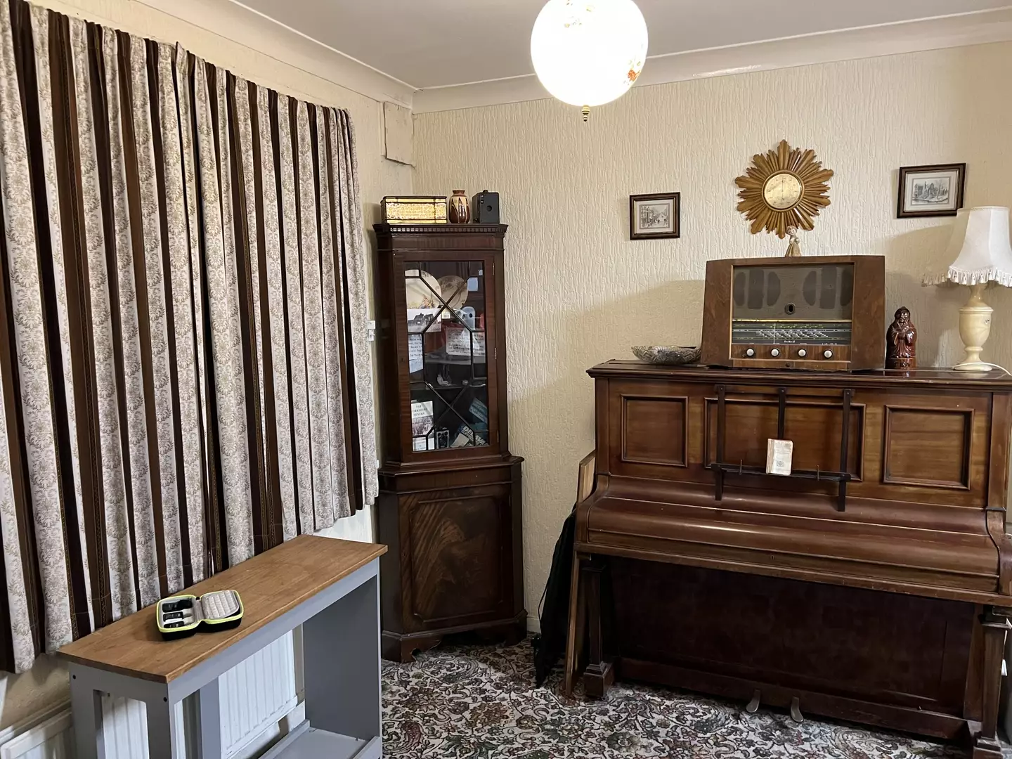 The decor alone is pretty spooky (LADbible)