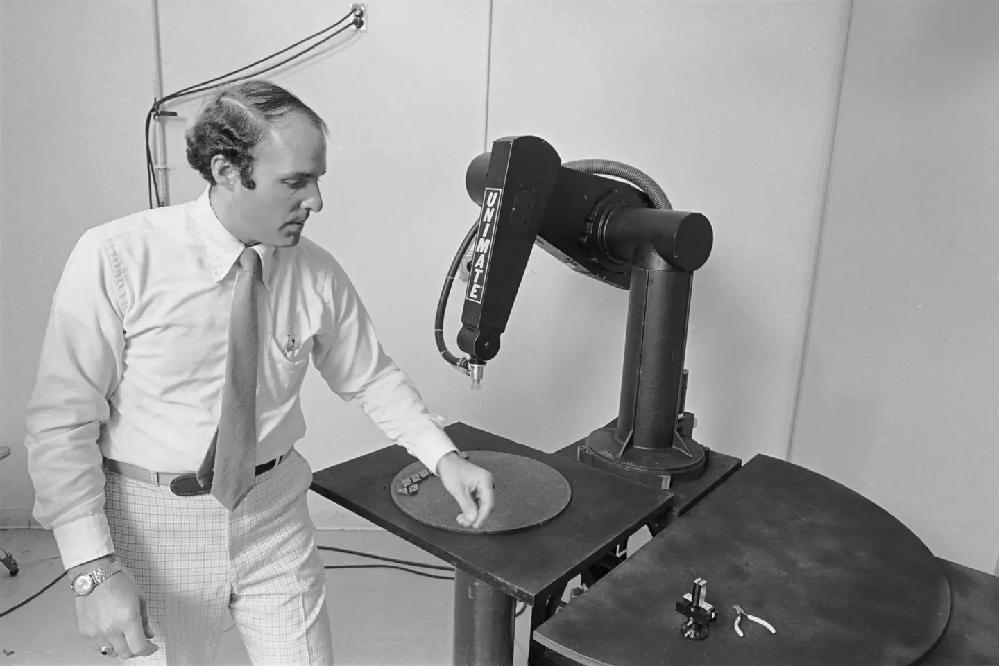 Robots can be programmed to fulfil all kinds of tasks.