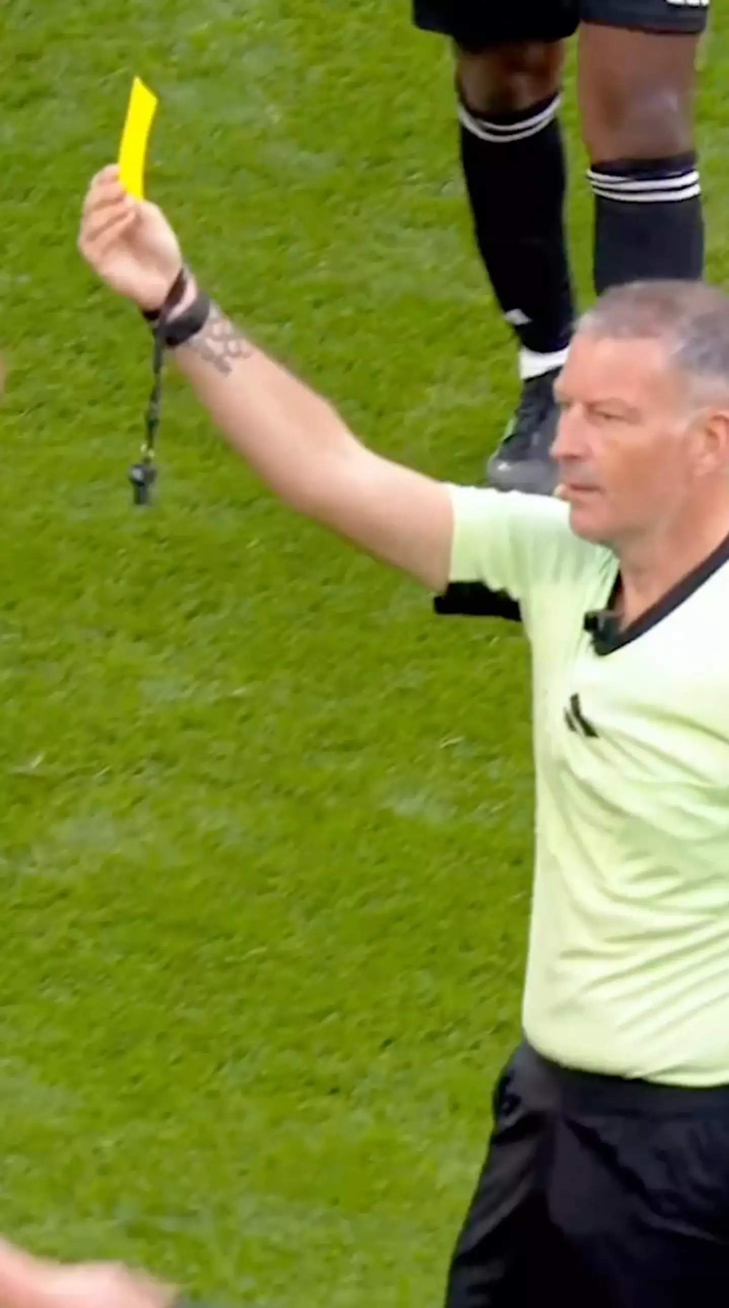 Clattenburg booked him. (Sidemen/X)