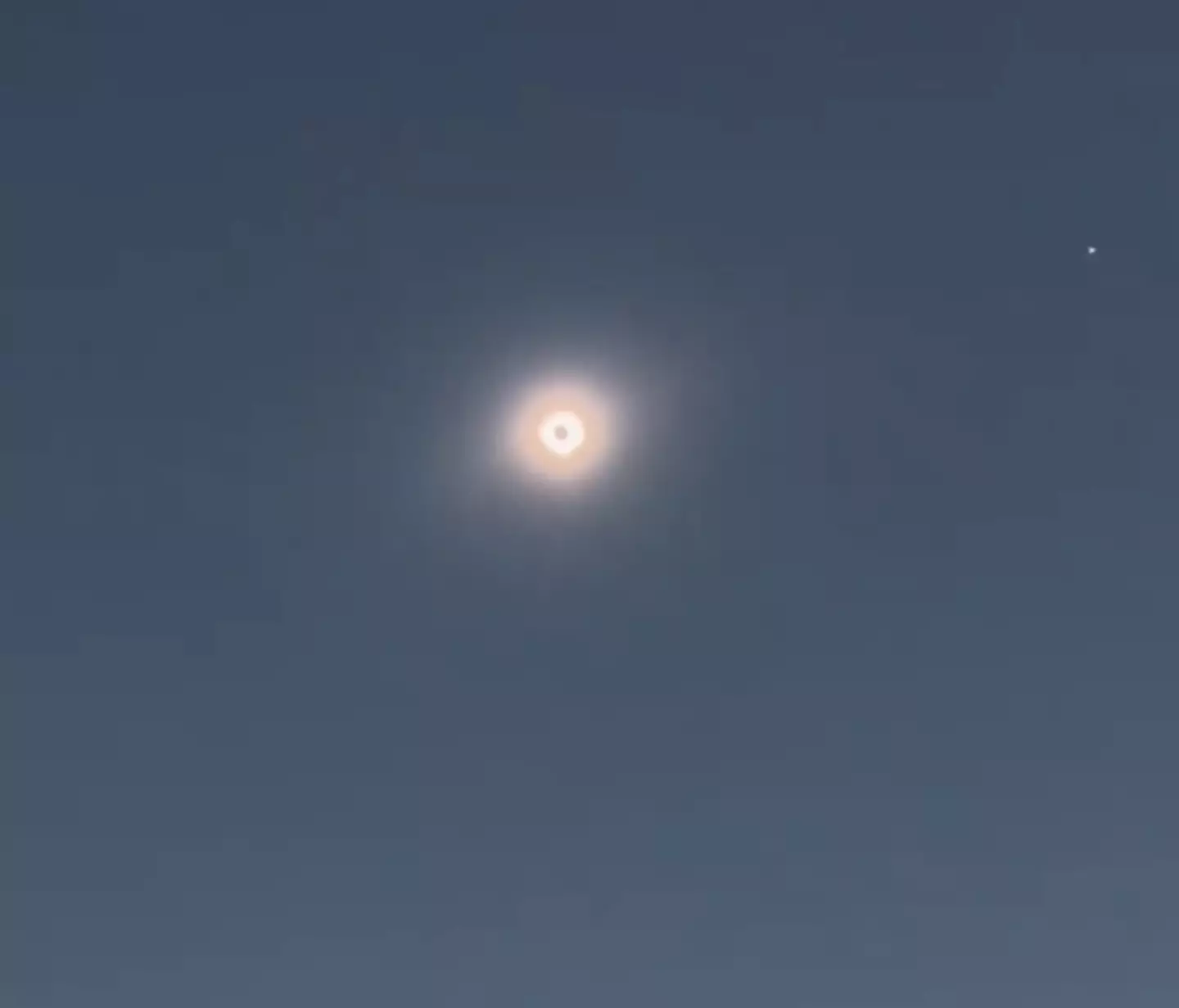 The total solar eclipse from a cruise ship (TikTok / @josh1rivera)