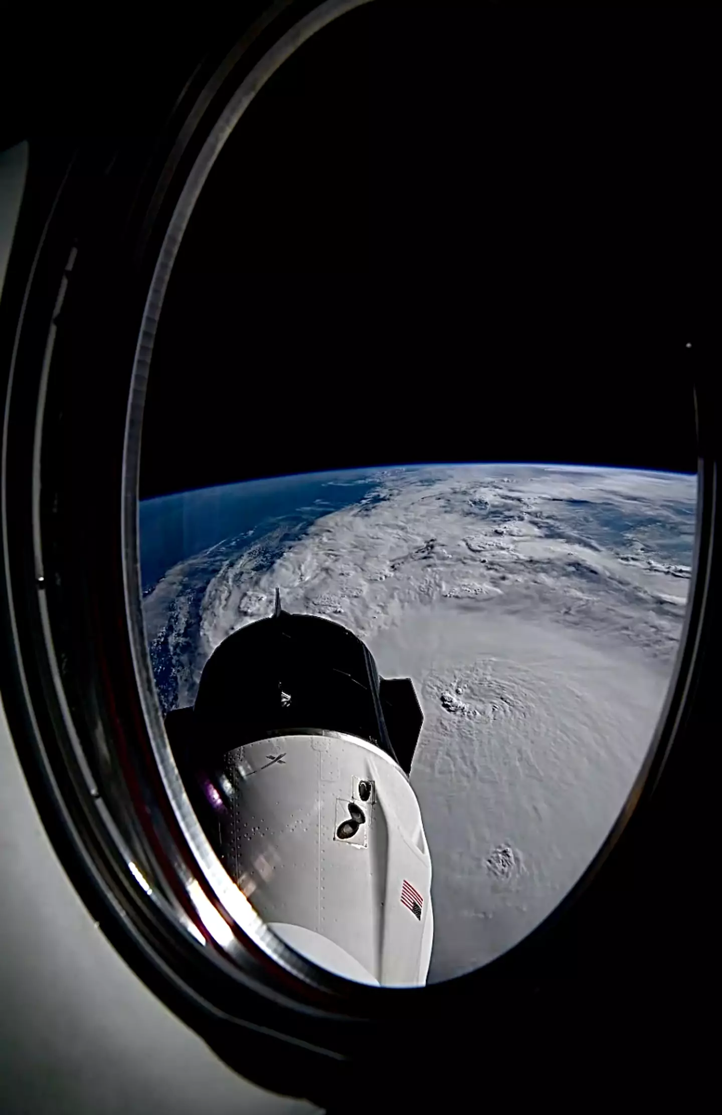 The hurricane's size and path can be tracked in the video (X/@dominickmatthew)
