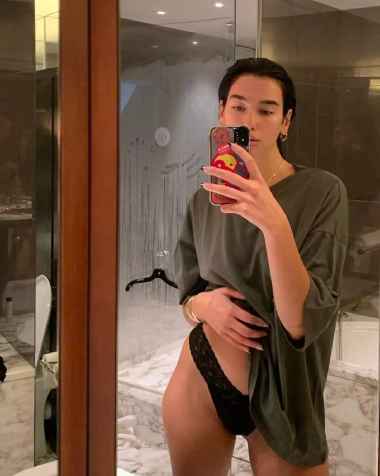 Dua Lipa had an interesting detail lurking in the back of her bathroom selfie (Instagram/@dualipa)