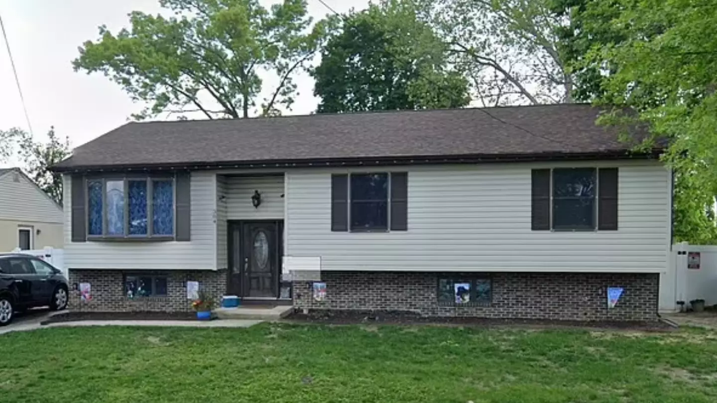 Teenage girl escapes ‘house of horrors’ where she was 'held captive' by parents for seven years