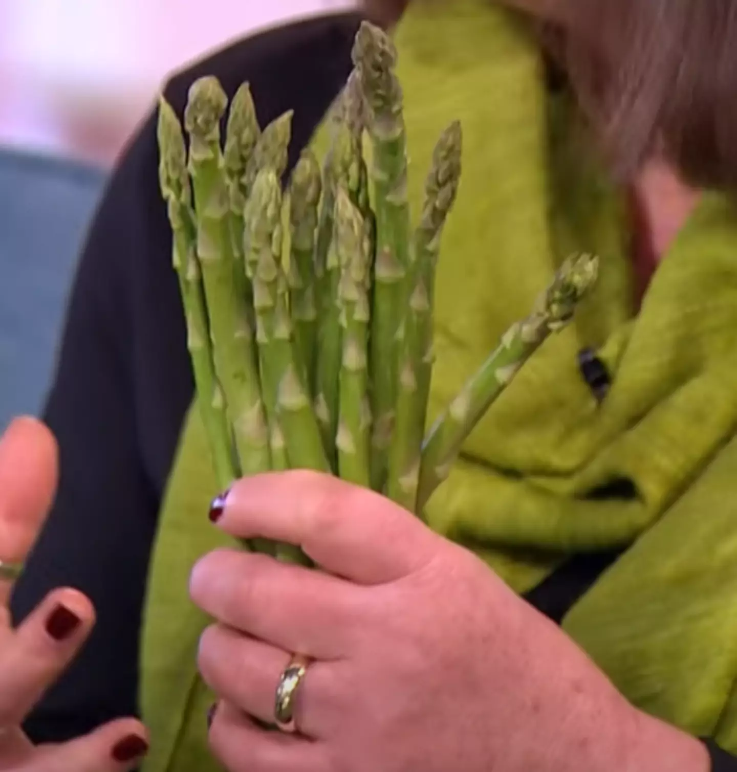 The fortune-teller uses asparagus to tell the future.