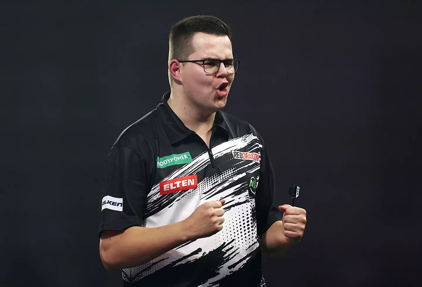 Youth champion Gian van Veen awaits Manby in the fourth round (James Fearn/Getty Images)