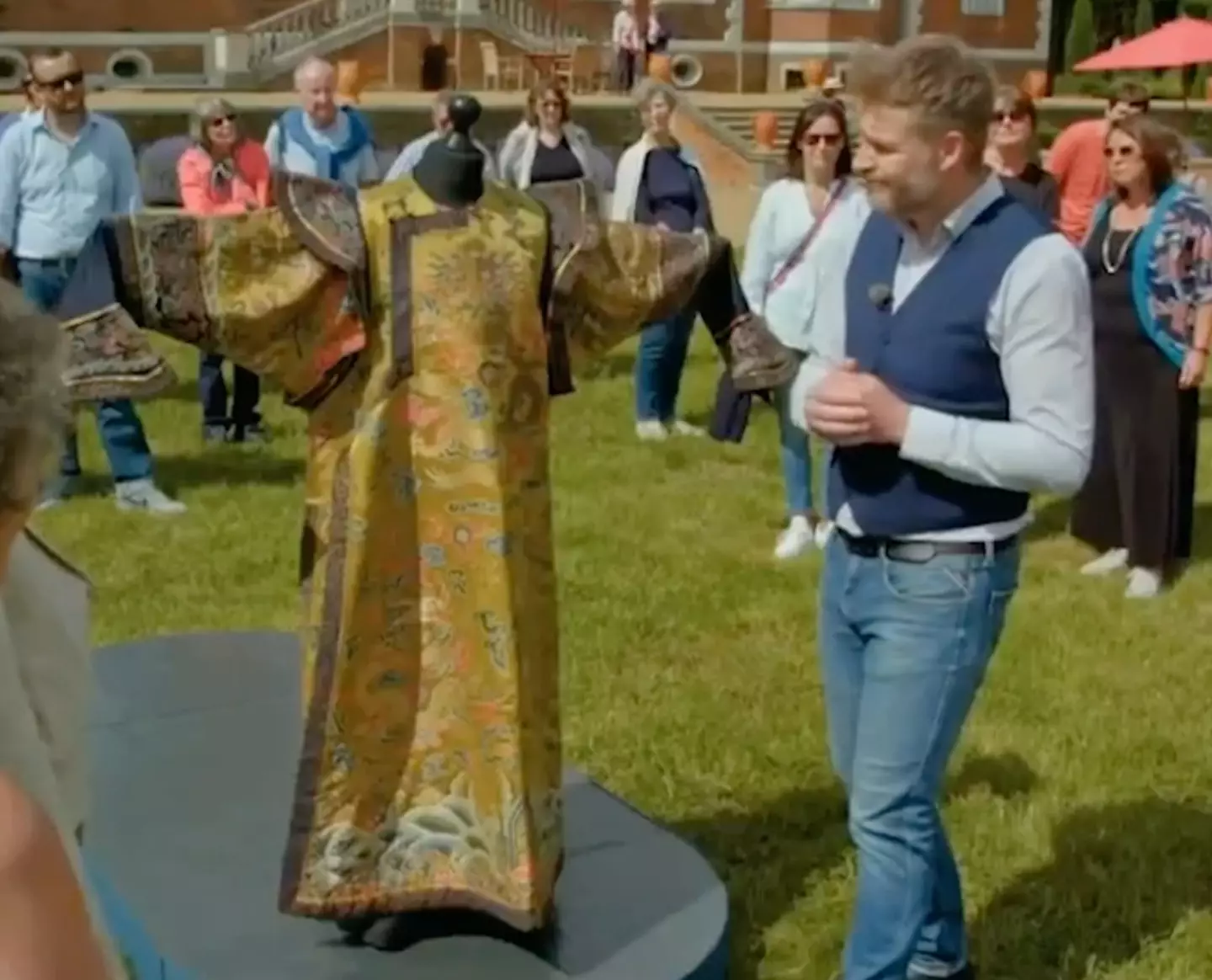 The guests brought the robe from their dressing-up box.