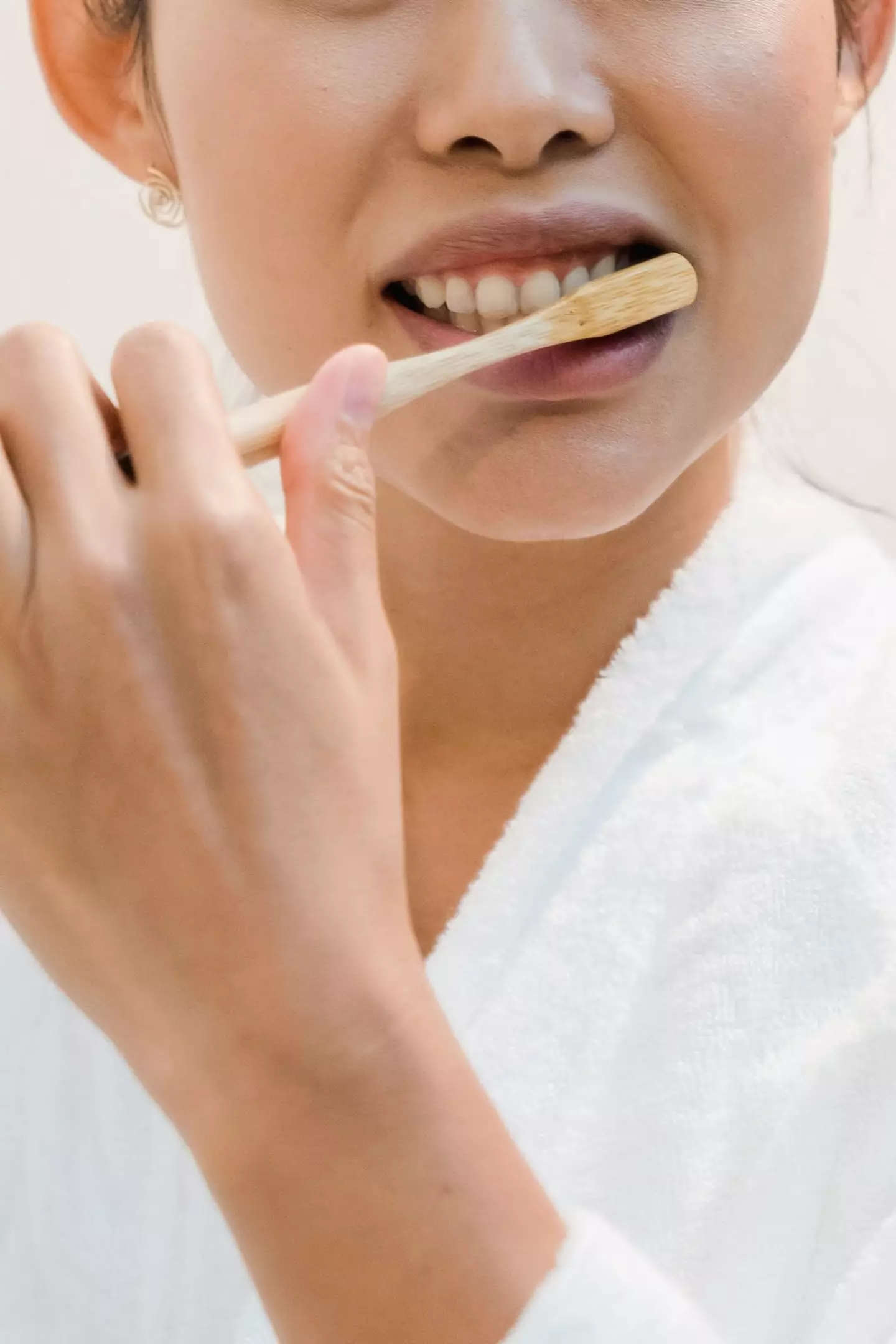 When is it best to brush your teeth in the morning?
