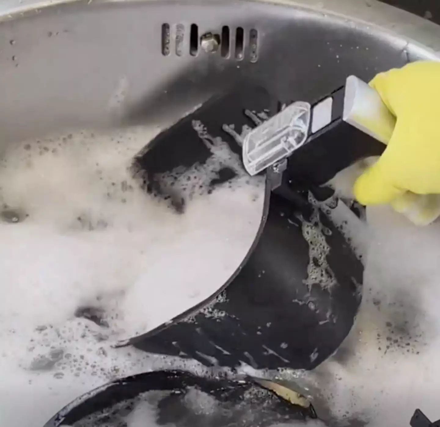 Washing your drawer in the sink is the way to go (Instagram / Which?)