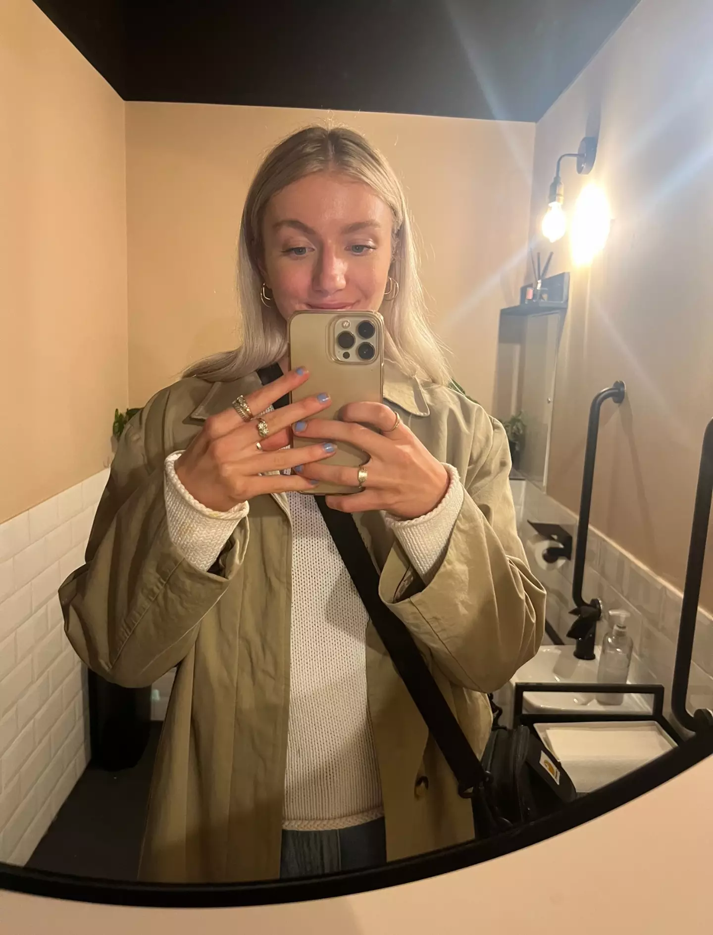 Smiling through the pain of my first night out without vaping.