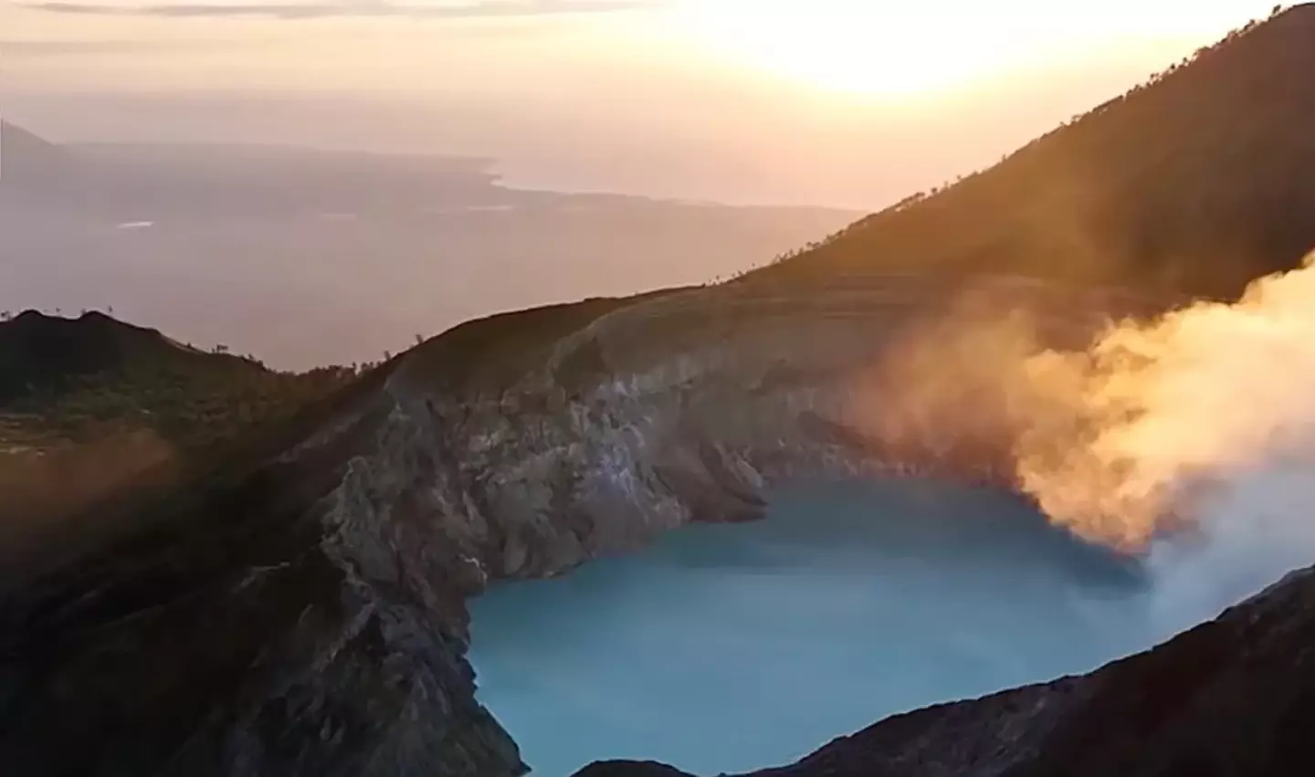 The crater is 200m deep. (Newsflash)