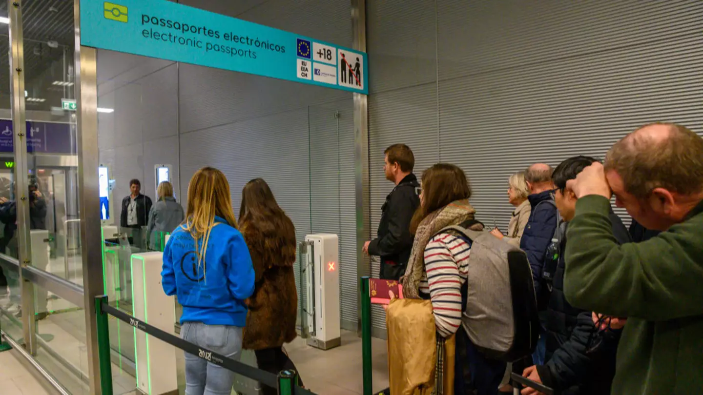 UK on verge of deal that will make travelling through airport much quicker for British passengers