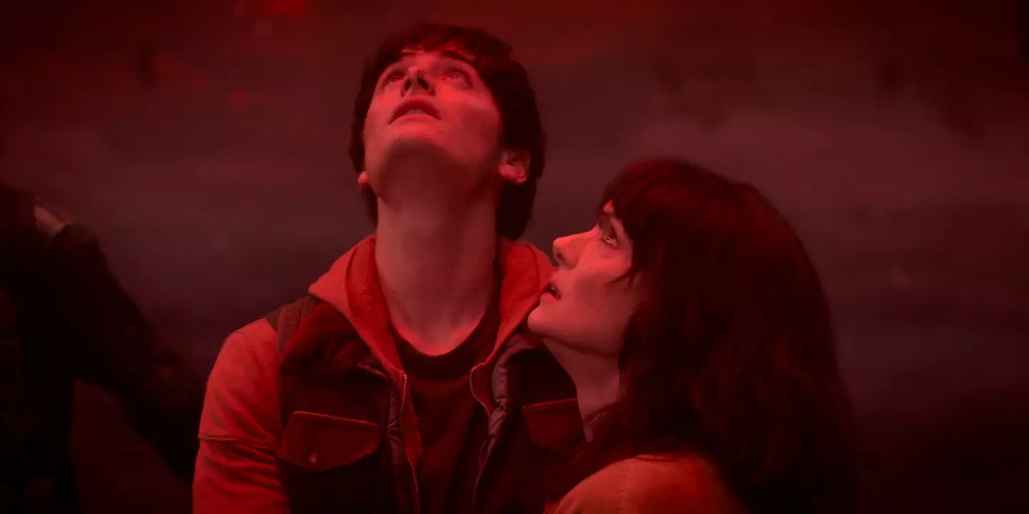 "How come you weren't hurt by your hivemind connection?" "Dunno" (Netflix)