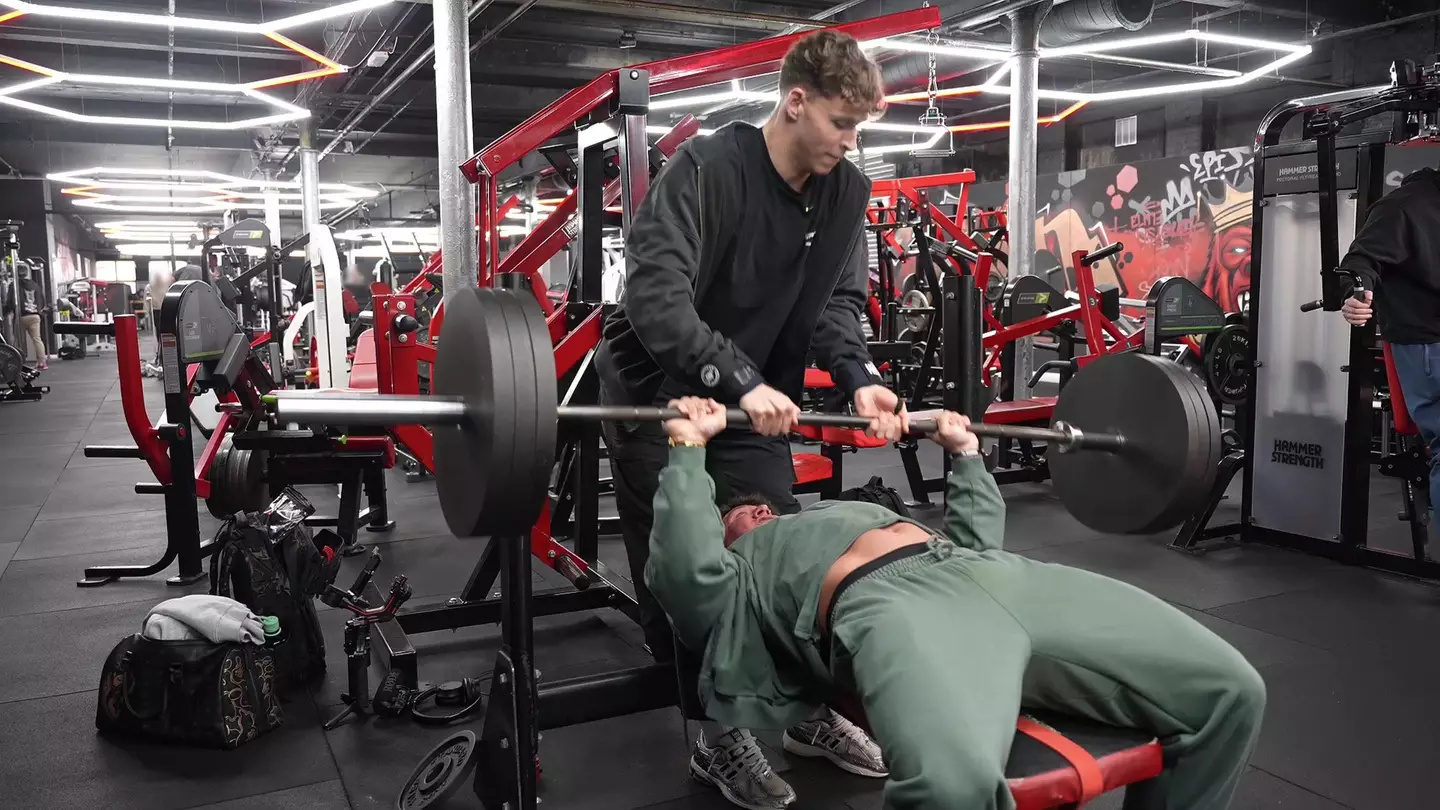 Excruciating moment roided-up bodybuilder tears pec during bench press and suffers horrific injury