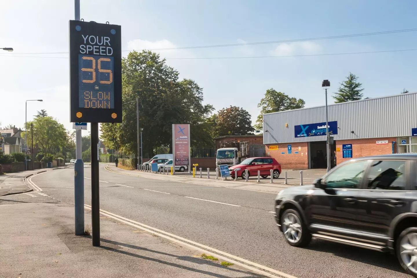 Speed limiter devices use GPS to tell which road a car is on and what the speed limit is. (
