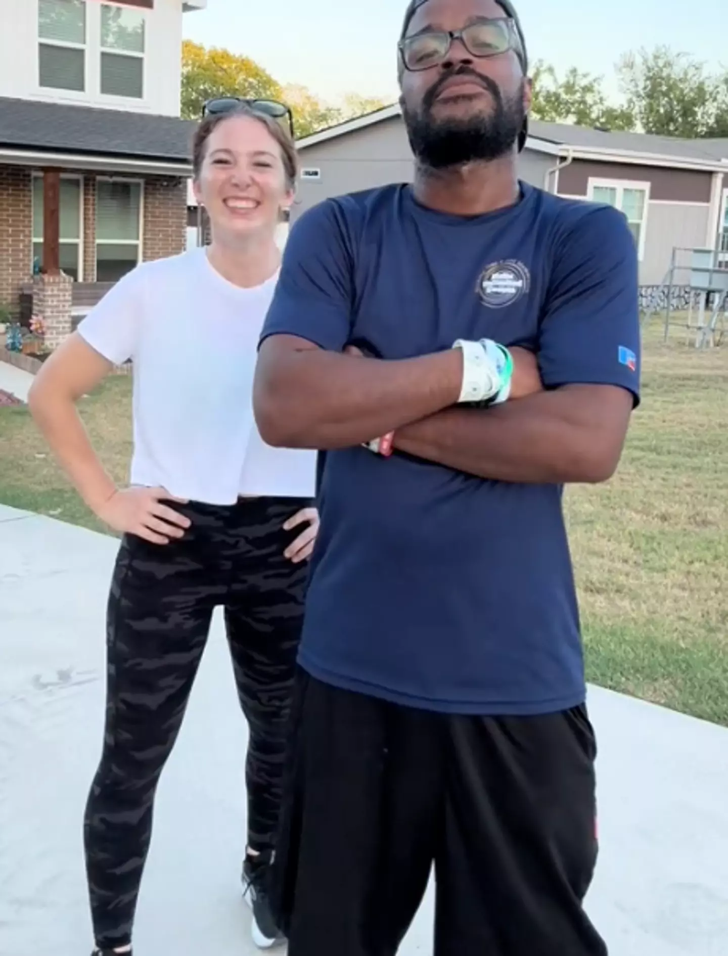 Anna with her concerned neighbour Stanley (TikTok/@artsyfartsyag)