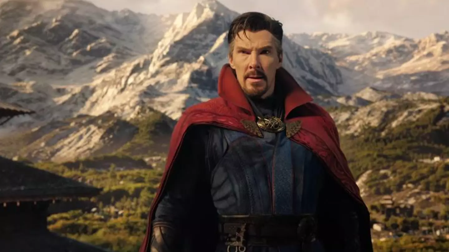 MCU Fans Think They've Discovered True Identity Of Glowing Figure In Doctor Strange Trailer