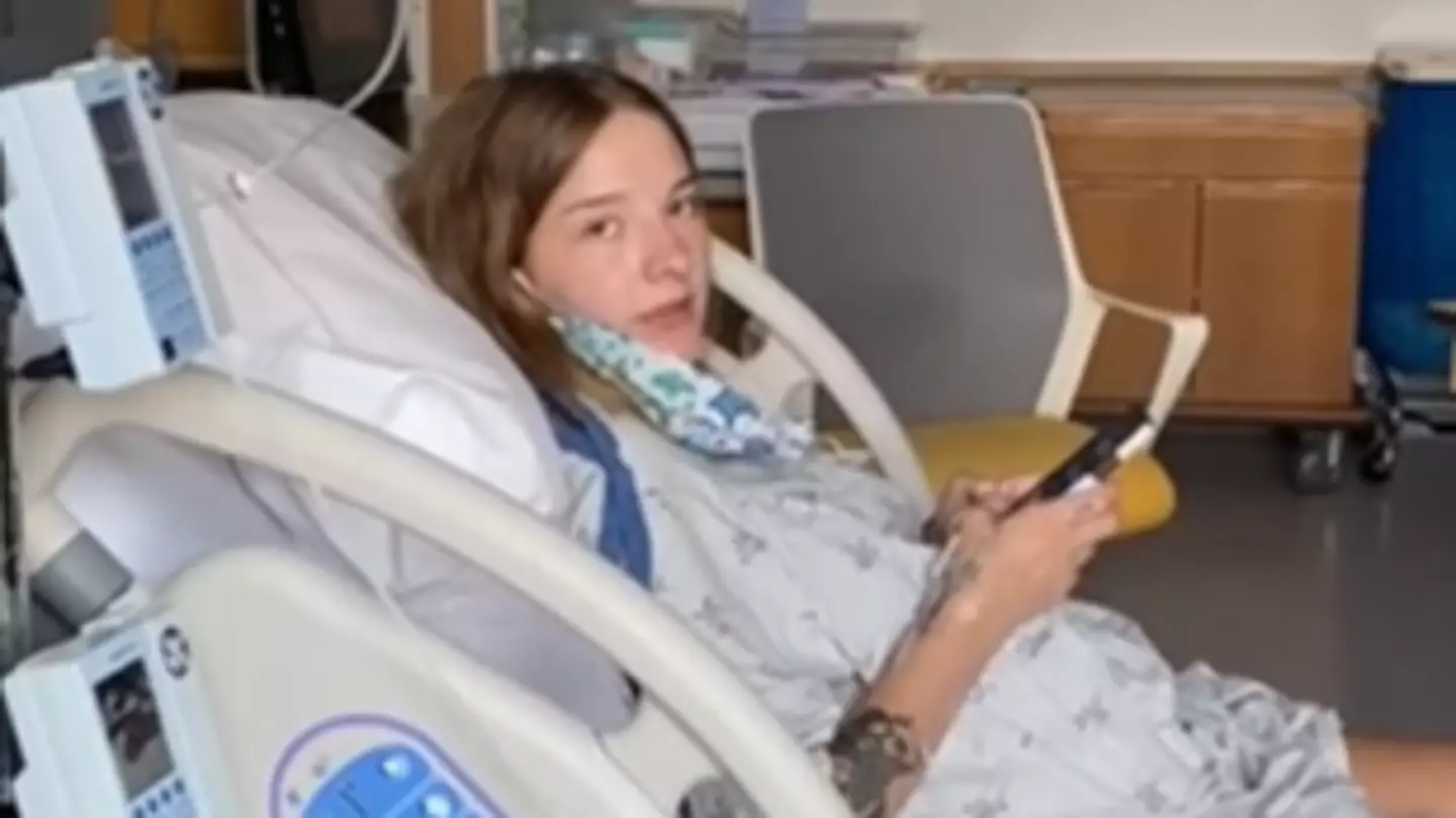Video Of Woman Texting Boss While In Labour Goes Viral