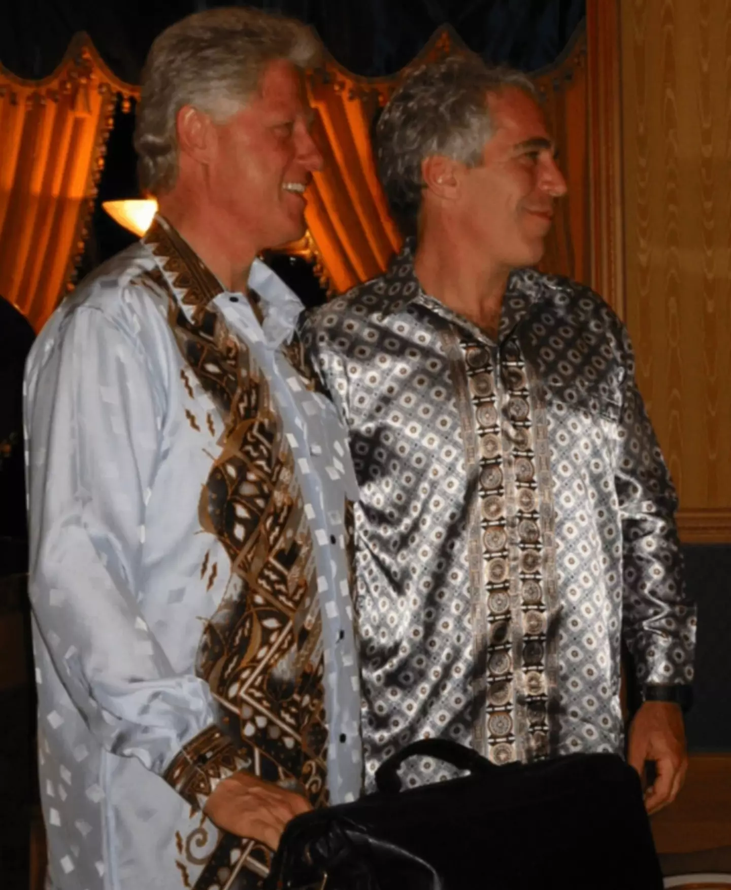 Clinton seen arm-in-arm with Epstein (Department of Justice)