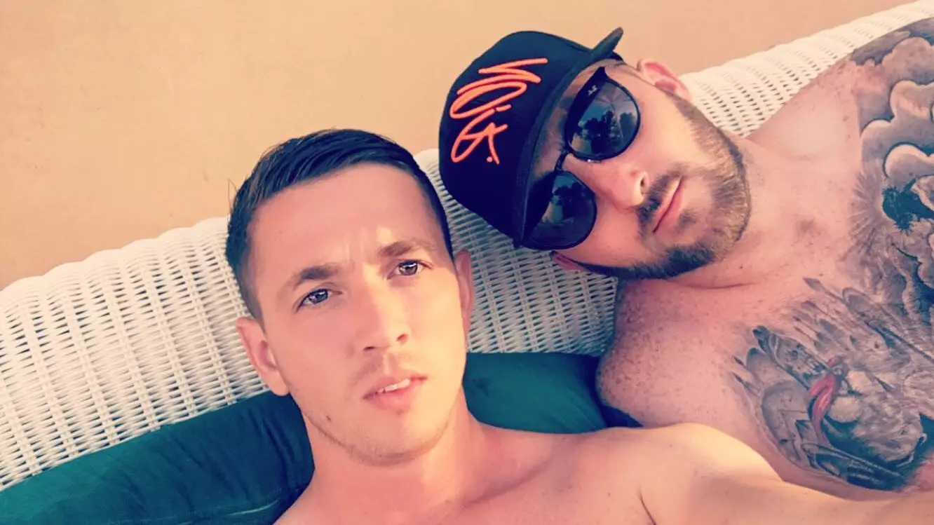 Brit Accidentally Takes His Mate's Passport, Flies Home, Leaving Him Stuck Abroad