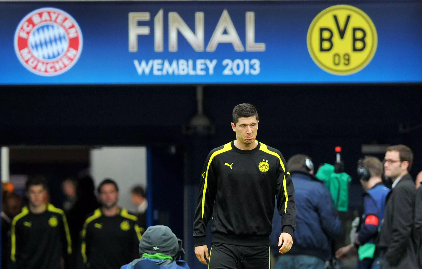 Lewandowski warms up for Dortmund ahead of their Champions League final vs Bayern in 2013. Image: PA Images