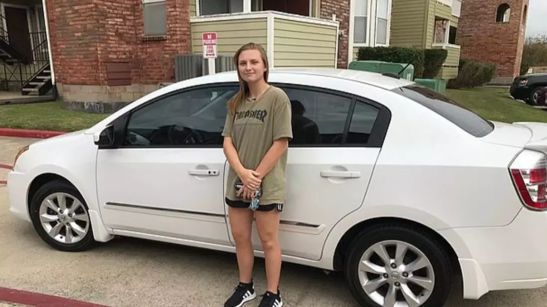Couple Buy Denny's Waitress A Car To Stop Her Walking 14 Miles To Work