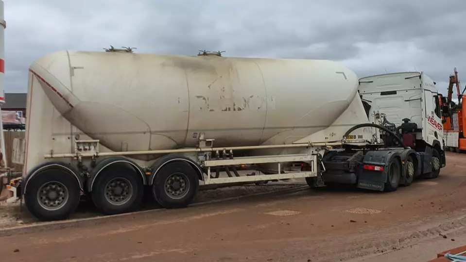 20 Cars Follow Tanker Carrying Cement, Thinking It Was Filled With Petrol