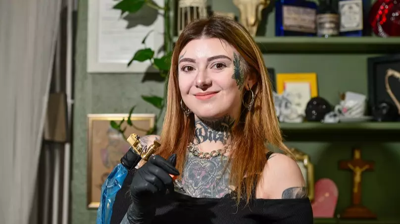 Woman Gets Face Tattoo To Force Herself To Get Dream Job