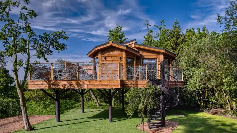 This Amazing Treehouse For Grown-Ups Has A Hot Tub And Flat Screen TV