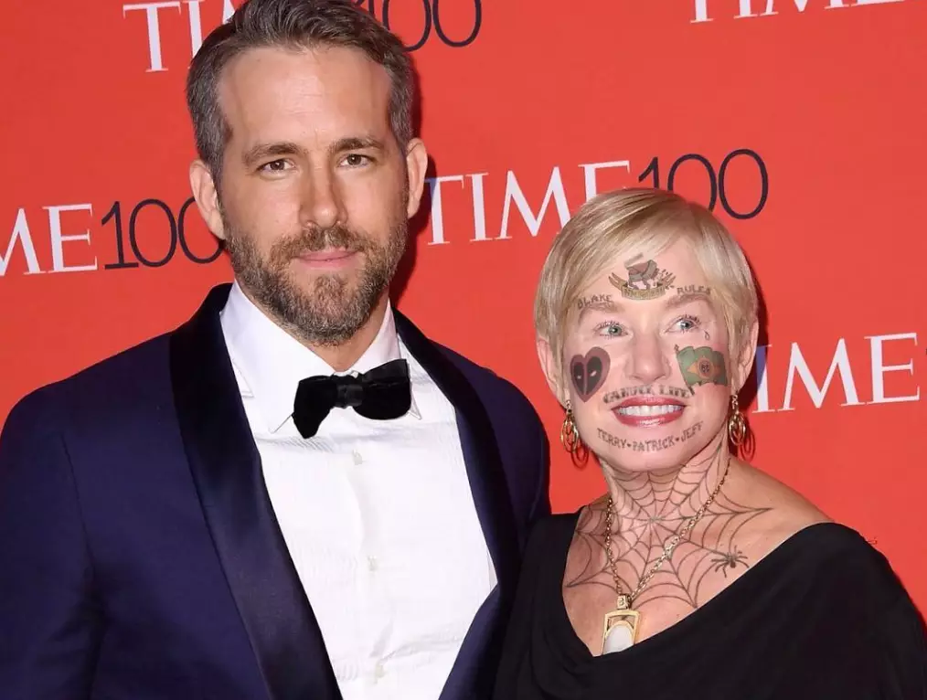 Ryan Reynolds Has Been Trolling His Mum Again At Comic Con