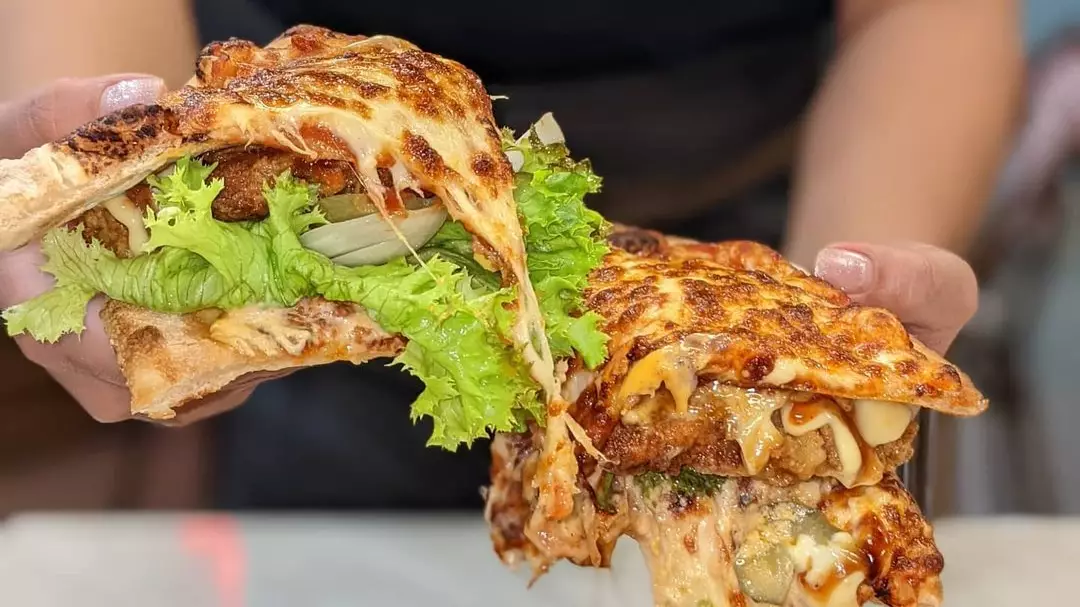 Aussie Restaurant Launches 1kg Pizza Burger Challenge And It’s A Lot Of Food