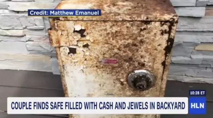The safe found in Staten Island, New York.