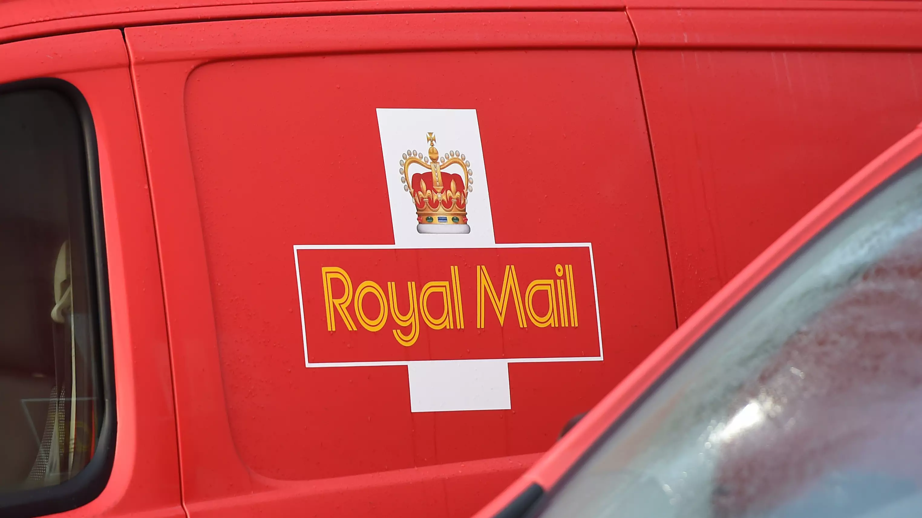 ​Martin Lewis Warns Shoppers Of 'Royal Mail' Scam Taking People's Bank Details​