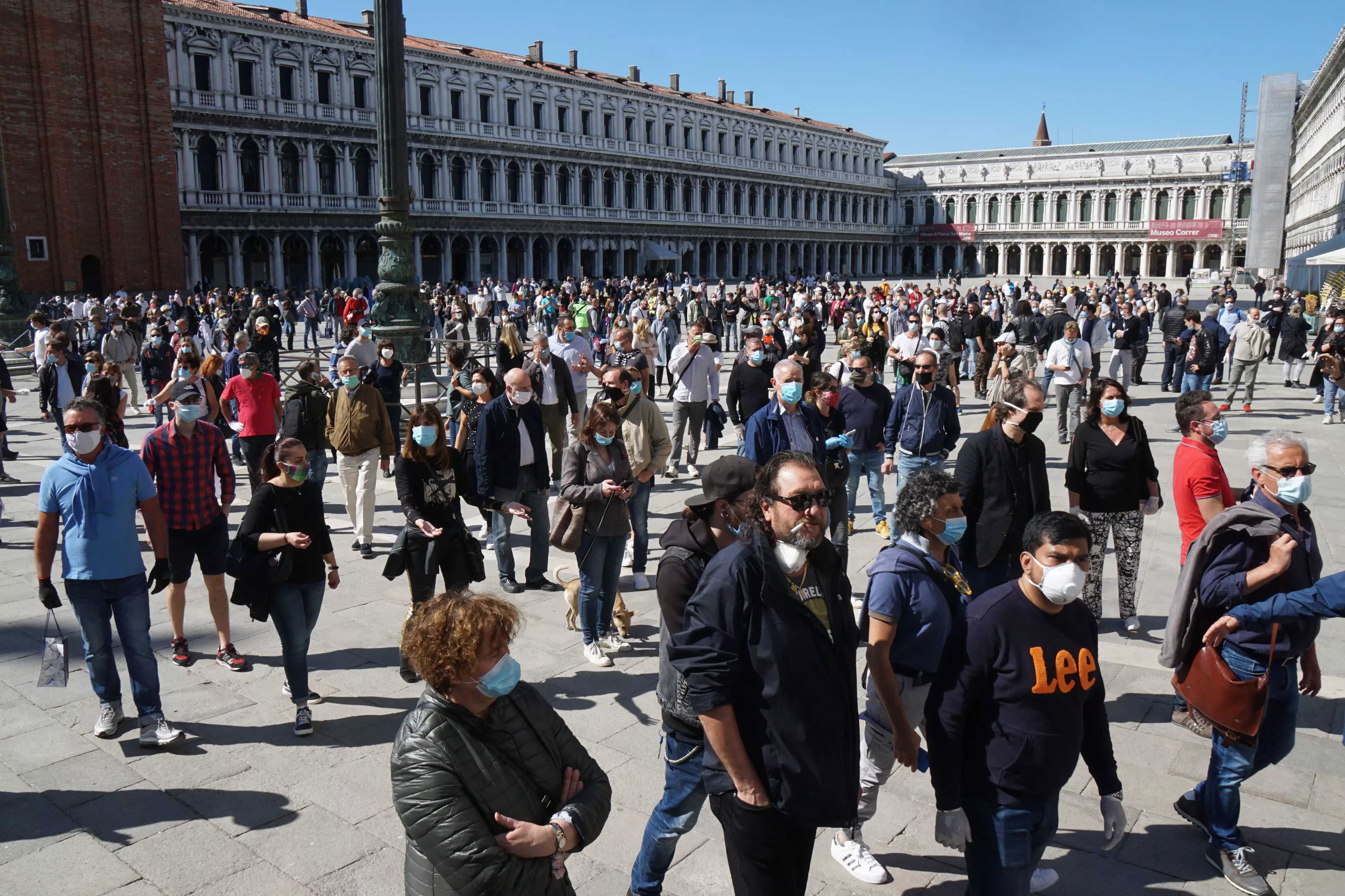 Shopkeepers gathered in St. Marks's square today (4 May) to petition for the reopening of stores.